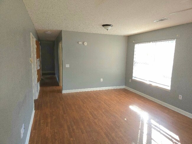 Photo - 3669 Earl St