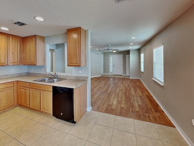 Photo - 1043 Bethpage Rd