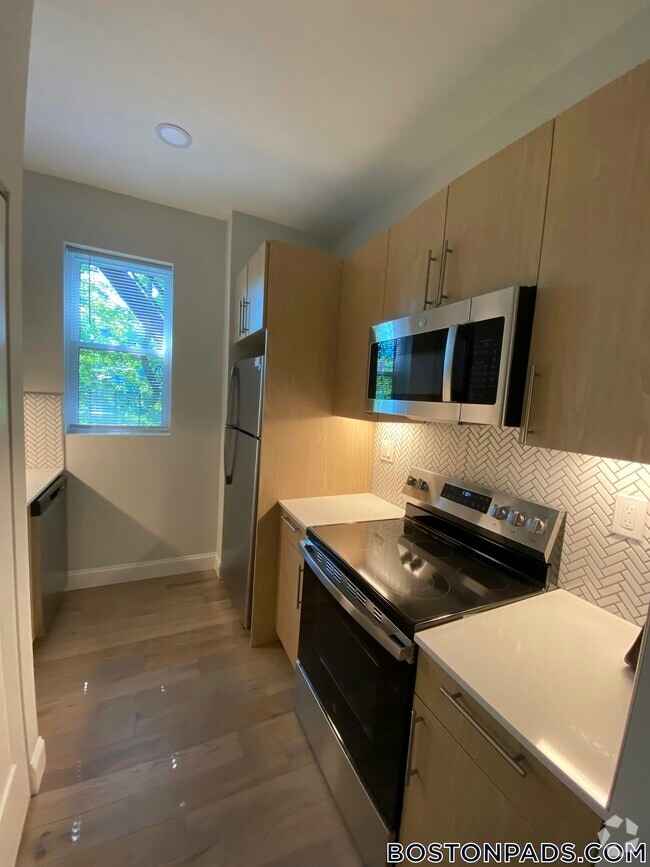 Building Photo - 124 Peterborough St Rental