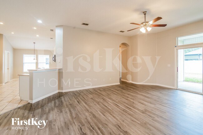 Photo - 528 Millhouse Ln