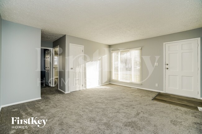 Photo - 614 Palace Ln