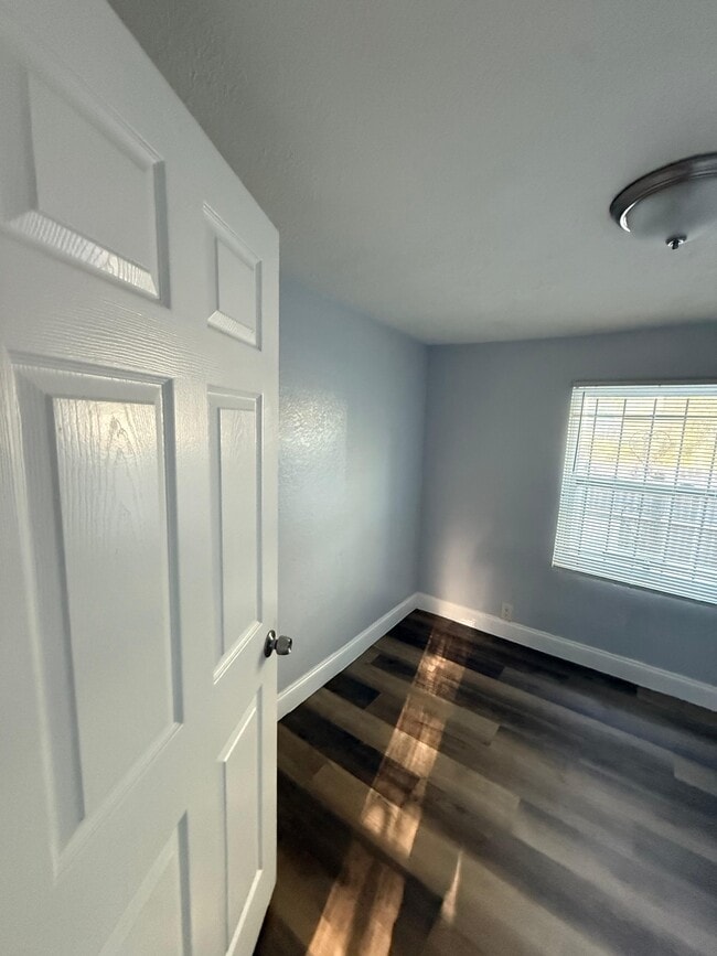 Photo - 2267 Calvin St