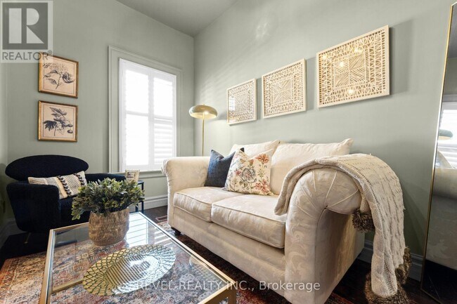 Photo - 296 Queen St S Unité A