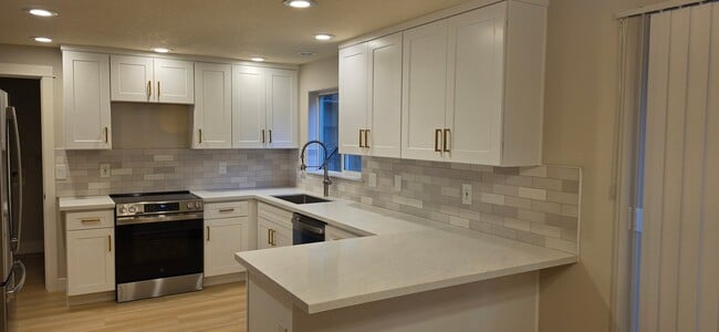 Photo - 4904 SE Bybee Blvd