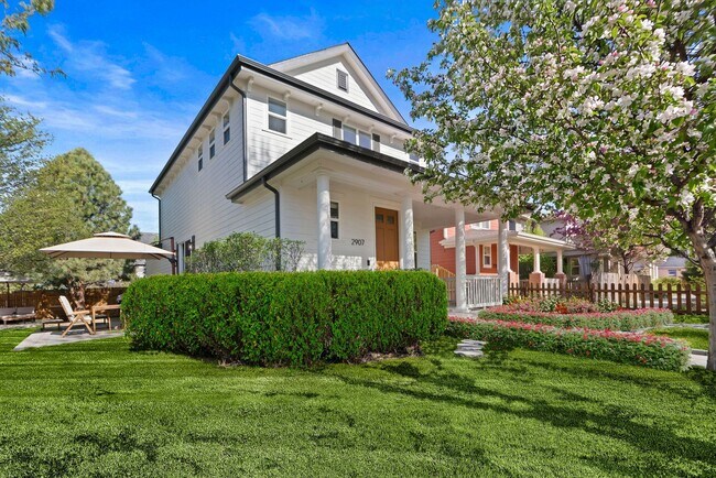 Building Photo - Central Park Prime Location Home - 3 Bed, 3 Bath, 2 Car Attached Garage