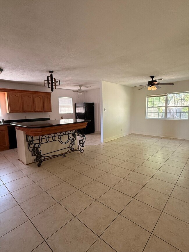 Photo - 5720 Parwill St