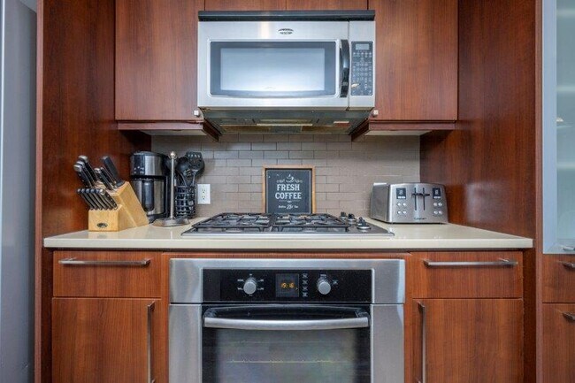 Photo - 1118-712 12 Ave SW