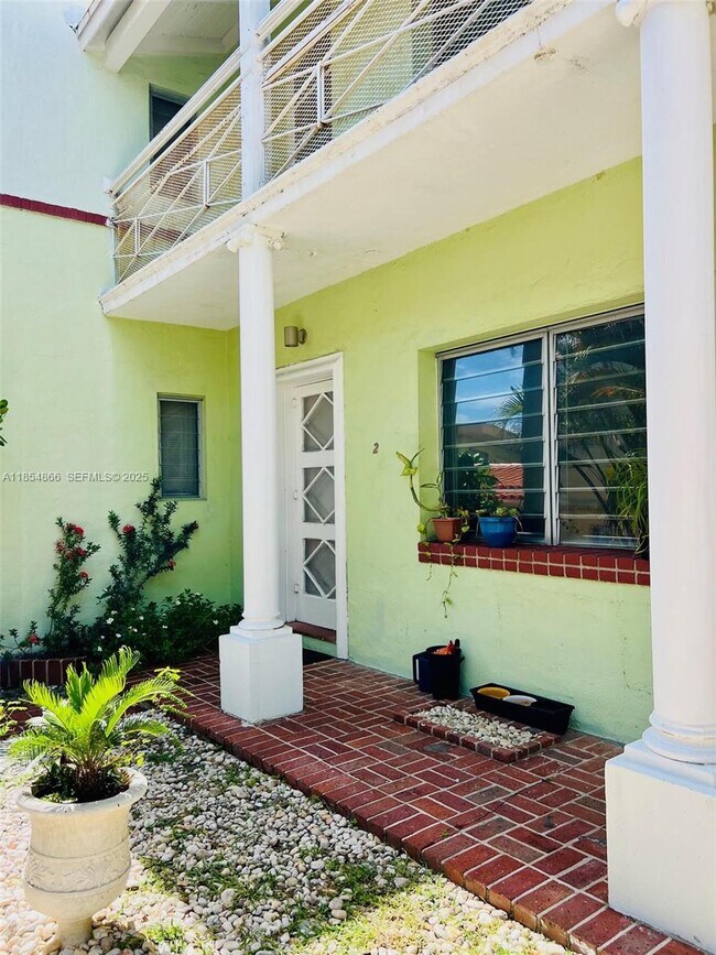 Photo - 2830 Pine Tree Dr Unit 2