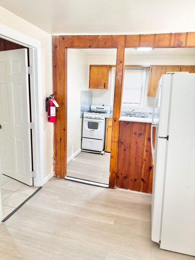 Photo - 310 Charleston St SE