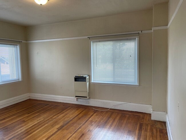 Photo - Very Bright Sunny, Quiet and Cozy location, this unit is Completely Renovated Studio Unidad 58