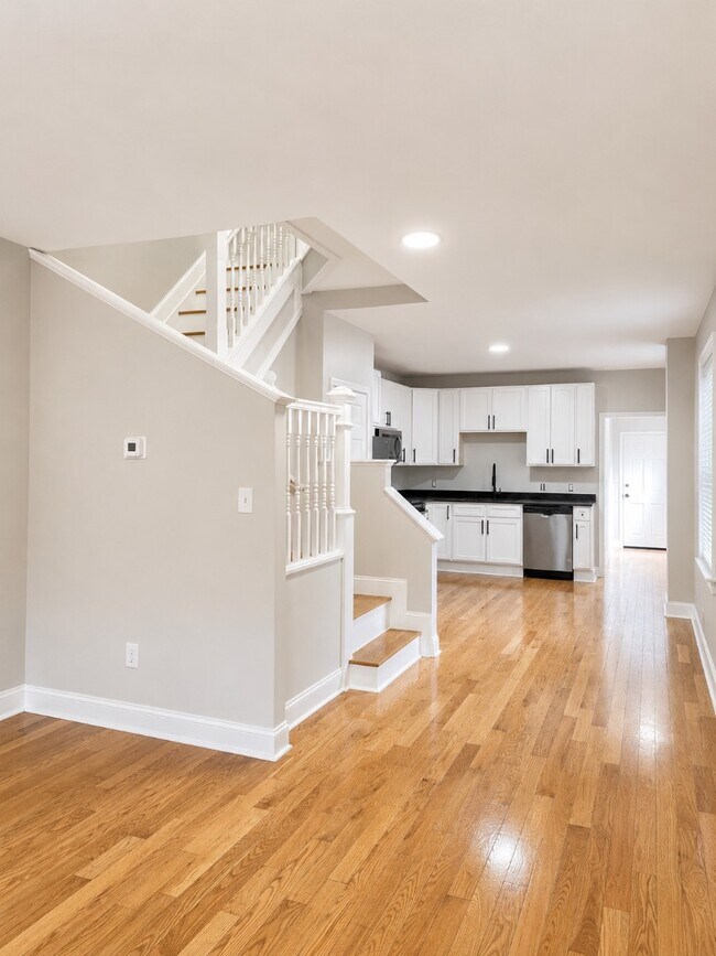 2501 E Fayette St