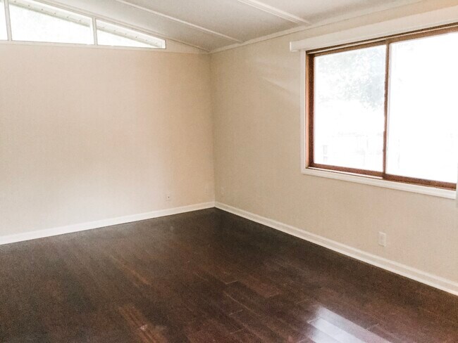 Photo - 1552 Coombs Dr