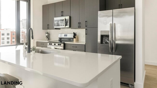 Photo - 1007 S Mint St Unidad 834