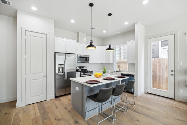 Photo - 5233 Hillman St