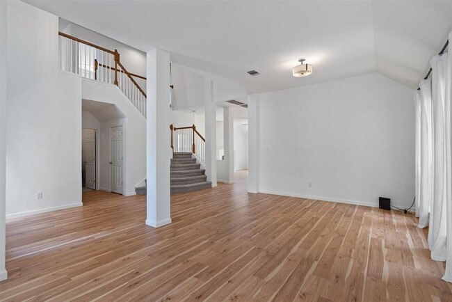 Photo - 100 Parque Cir