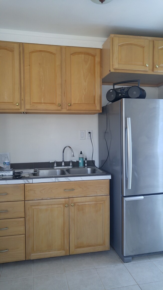 Kitchen - 205 Willowbrook Dr Unit na