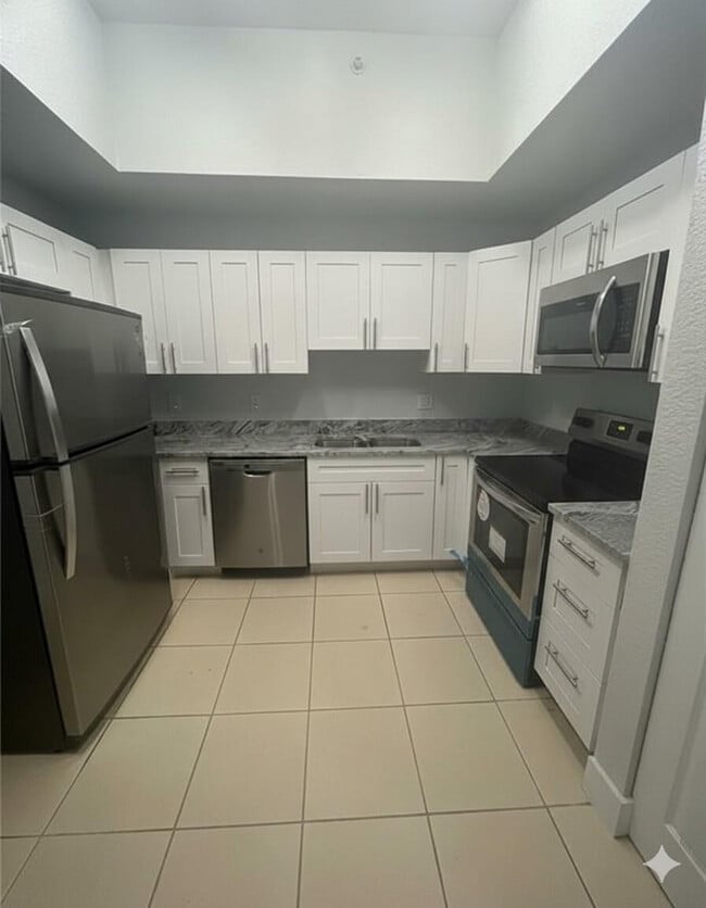 Photo - 2801 Riverside Dr Unit 204