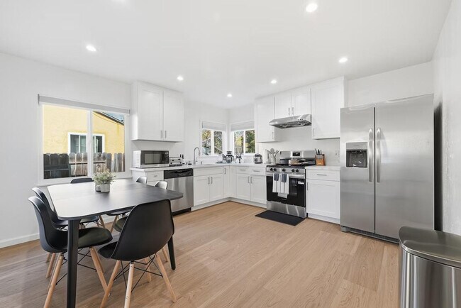 Photo - 422 Morse Ave Unit ID1460104P