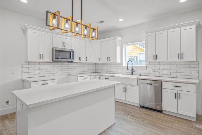 Photo - 2015 Brackenridge St