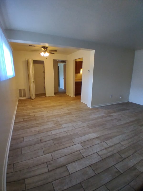 Photo - 3300 Kenmore Rd Unit 102