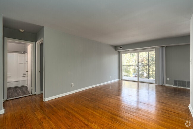 1BR 1BA 620SF