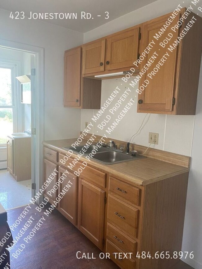 Photo - 423 Jonestown Rd Unit 3