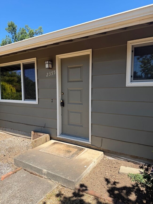 Photo - 3-bedroom, 1 bath duplex with garage!