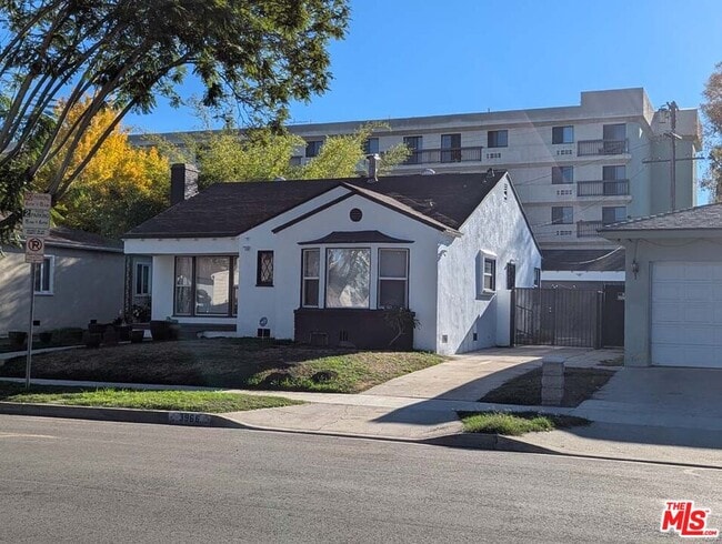 Building Photo - 3966 S Victoria Ave