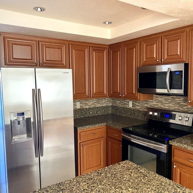 Photo - Beautiful - Upgraded 3 Bedroom Townhome - Excellent location
