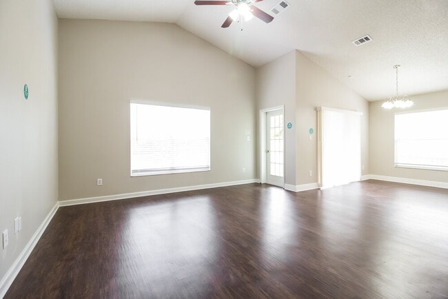 Photo - 948 Delfino Pl