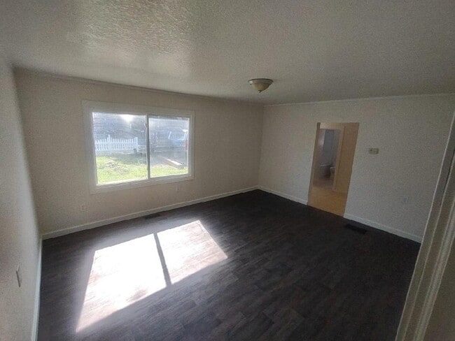 Photo - 14644 Kellogg School Rd