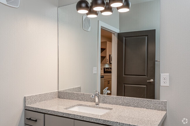Studio, 1BA - Washington