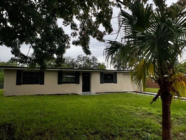 Building Photo - Remodeled 4 Bedroom 2 Bath Home Minutes from Sanford international Airport!