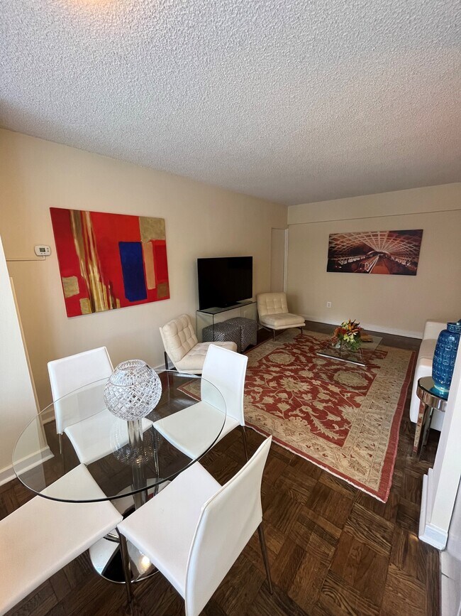 Photo - Washington House