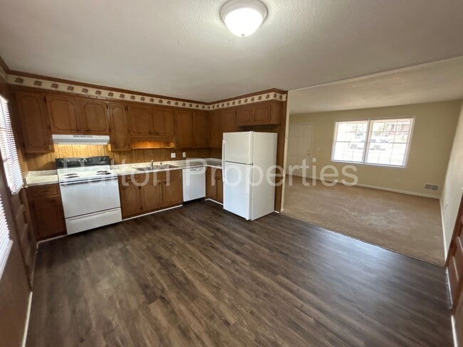 Photo - Oak Grove Community