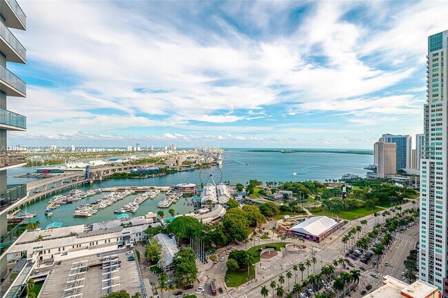 Building Photo - 398 NE 5th St Unit 2415