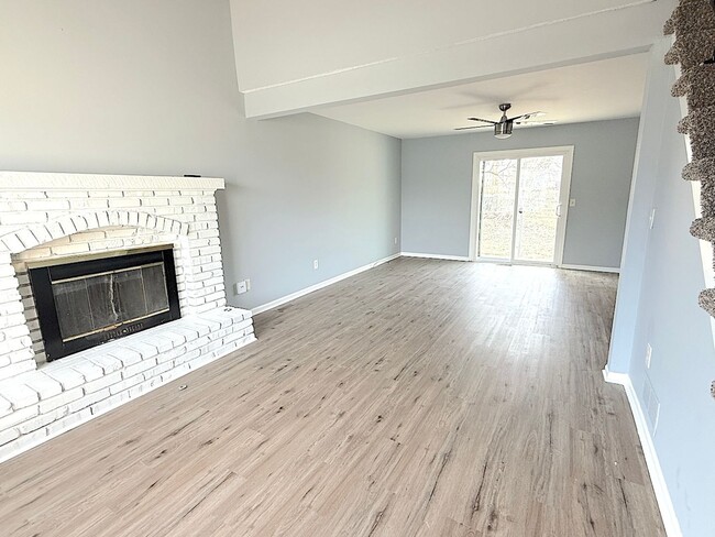 Fresh Updated 1/2 Duplex in Overland Park - Fresh Updated 1/2 Duplex in Overland Park House