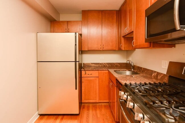 675 W Wrightwood Ave Unit 605