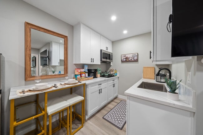Building Photo - 9827 San Diego St Rental