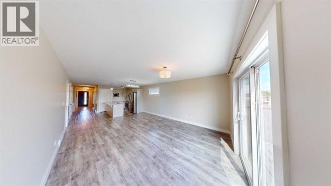 Photo - 12605-1102A 102A St