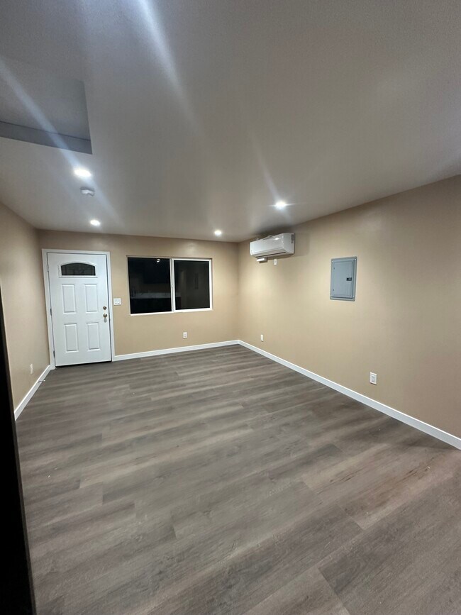 2222 Zoe Ave