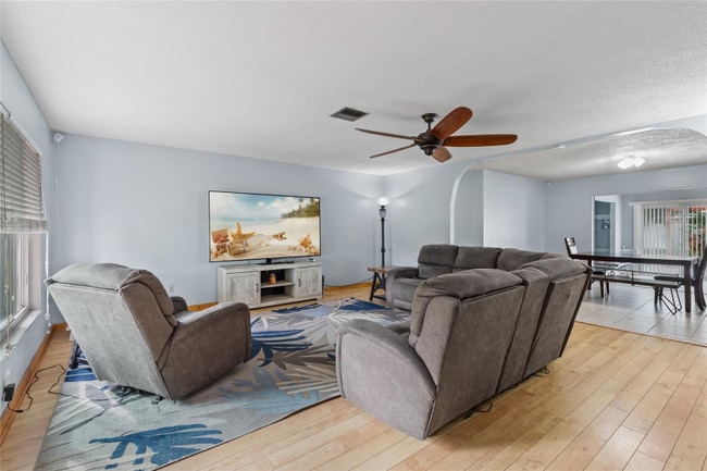 Photo - 120 43rd St NW