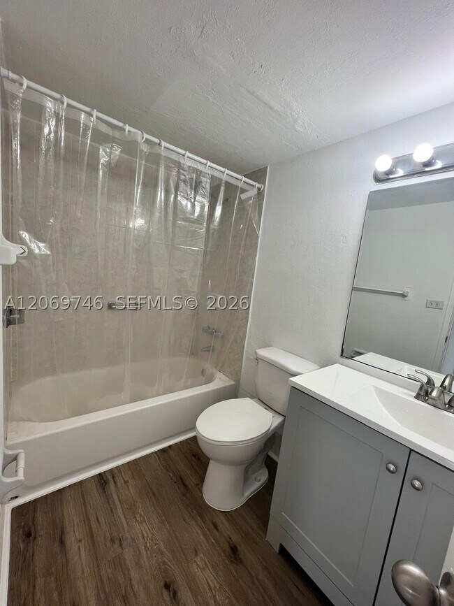 Photo - 4550 NW 9th St Unit 605E