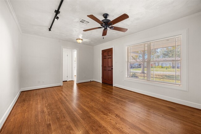 Photo - 2018 Woodvine Dr