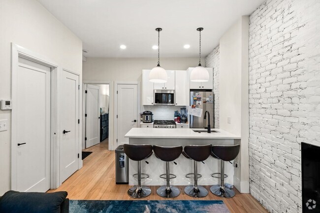 Building Photo - 309 Saratoga St Unit #1 Rental