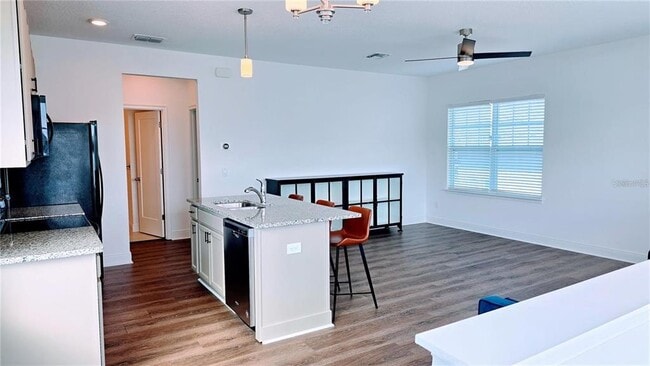 Photo - 6643 Bridgman St