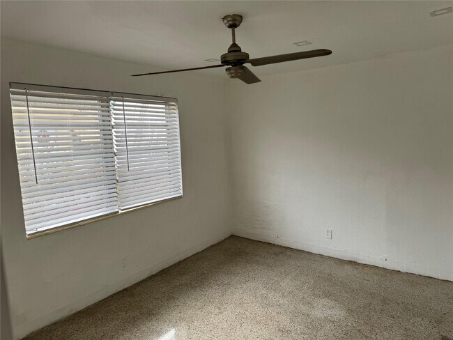 Photo - 304 SE 4th Ave