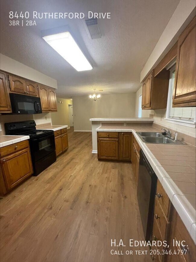 Photo - 8440 Rutherford Dr