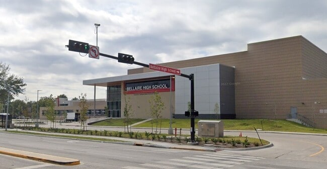 Building Photo - 501 Wilmington Dr