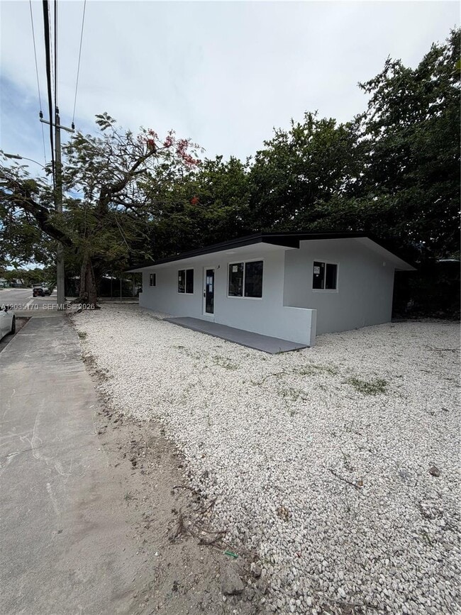 Photo - 3220 Plaza St